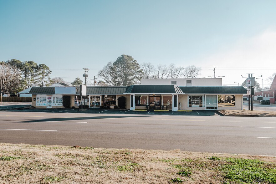 Primary Photo Of 709-713 Woodward Ave, Muscle Shoals Freestanding For Sale