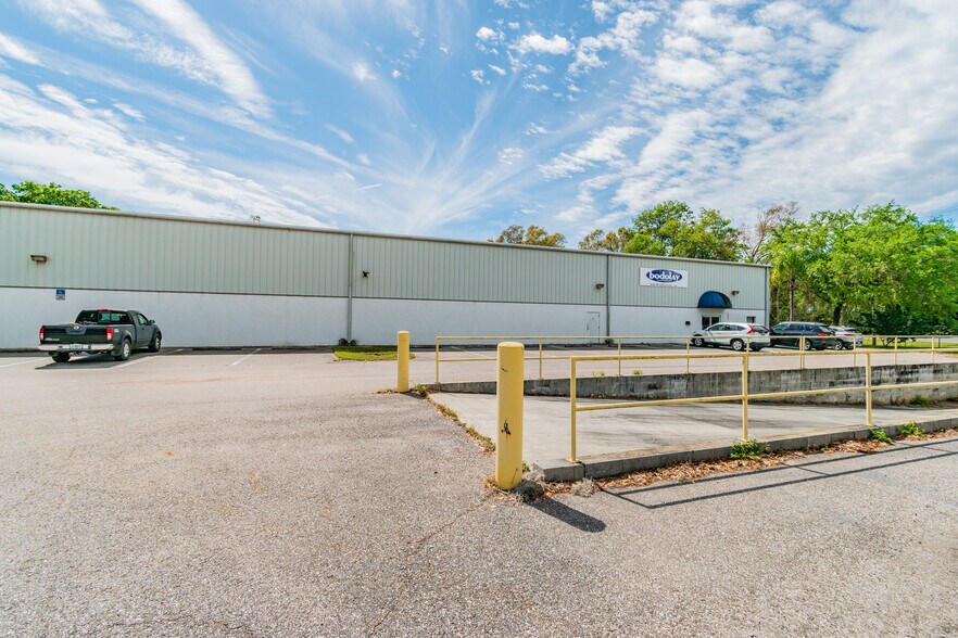 More Photos Of 2401 Airport Rd, Plant City Manufacturing For Sale