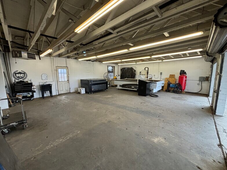 More Photos Of 2210 S Flores St, San Antonio Manufacturing For Sale