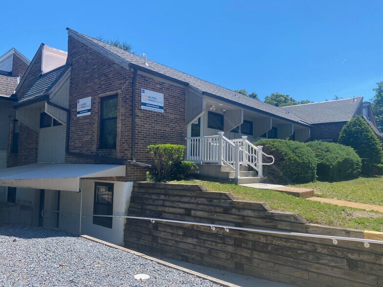 Primary Photo Of 210-216 Jack Martin Blvd, Brick Medical For Lease