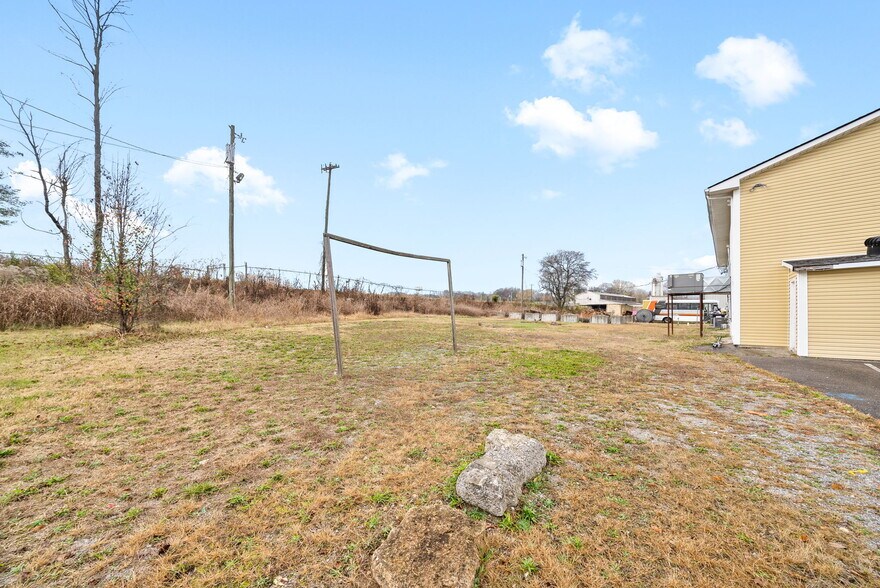 More Photos Of 701 Red River St, Clarksville Office For Sale