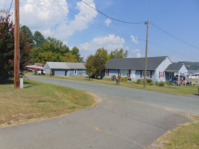 More Photos Of 121 Willow Landing Rd, Stafford Marina For Sale