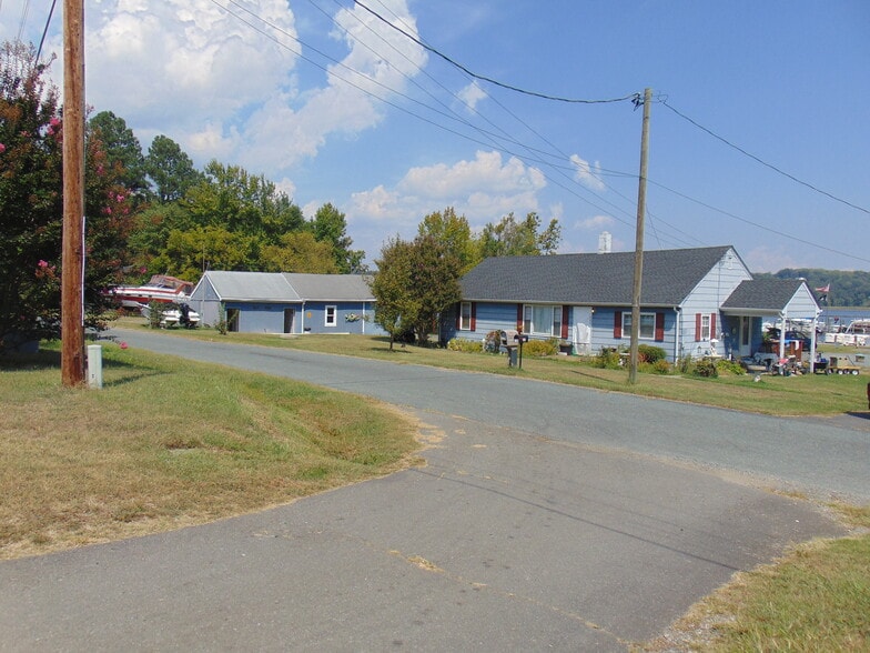 More Photos Of 121 Willow Landing Rd, Stafford Marina For Sale