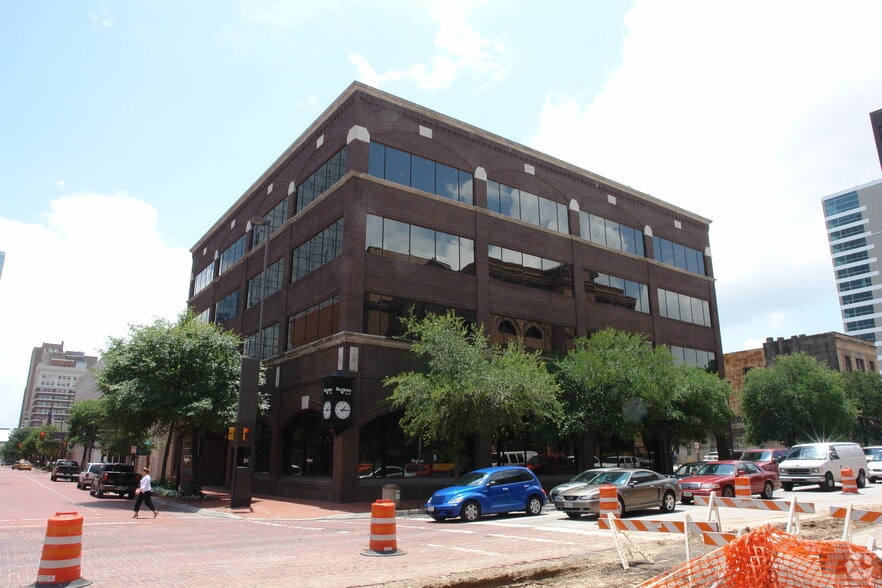 More Photos Of 100 Main St, Fort Worth Loft Creative Space For Lease