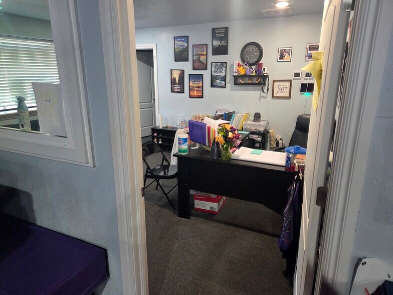 More Photos Of 72 Miller ave, Elgin Sports And Entertainment For Sale