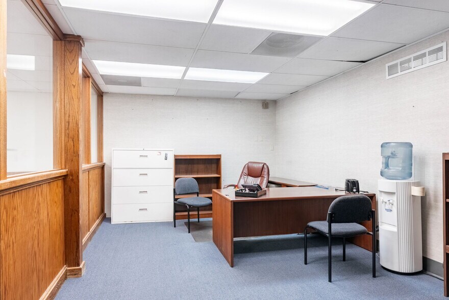 More Photos Of 890 W Lacey Blvd, Hanford Bank For Sale