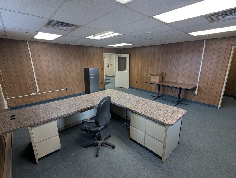 More Photos Of 284 Bliss St, West Springfield Warehouse For Lease
