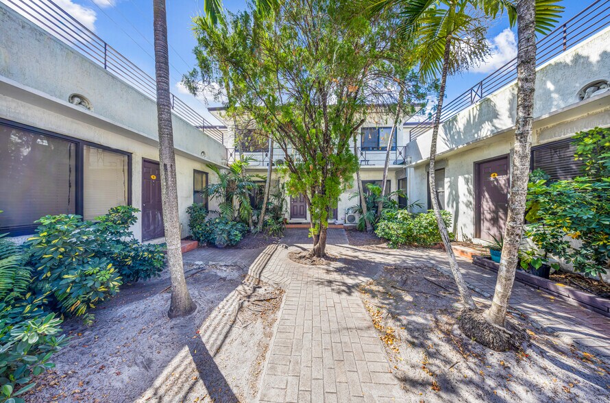 More Photos Of 2000 Monroe St, Hollywood Apartments For Sale