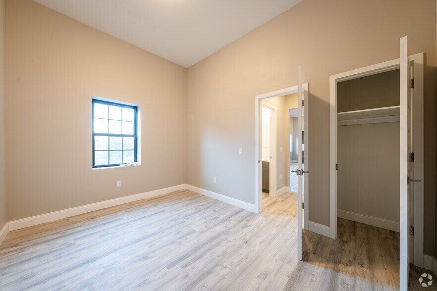 More Photos Of 704 8th St, Niagara Falls Apartments For Sale