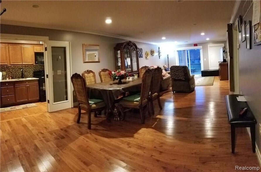 Primary Photo Of 23065 Canfield Ave, Farmington Hills Assisted Living For Sale