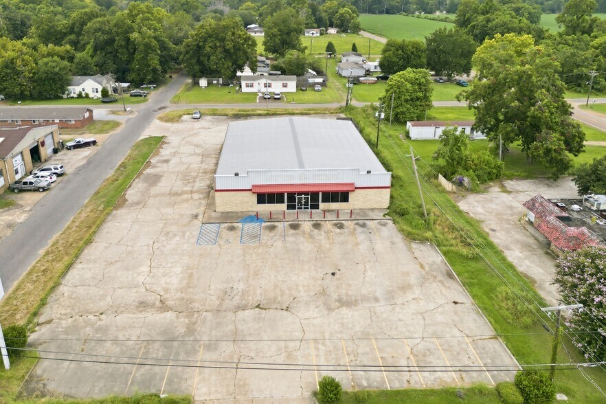 More Photos Of 504 N EE Wallace Blvd, Ferriday Storefront For Sale