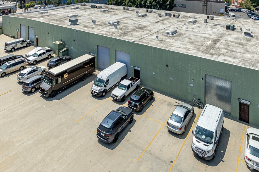 More Photos Of 3499 S Main St, Los Angeles Manufacturing For Lease