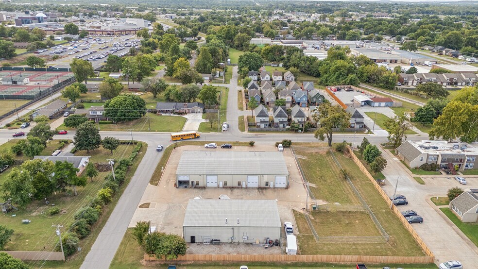 More Photos Of 395 W K Pl, Jenks Service For Sale