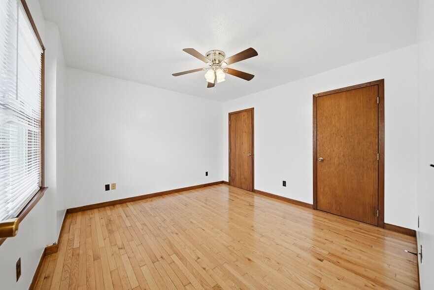 More Photos Of 80 Lindsey Ln, Burnsville Apartments For Sale