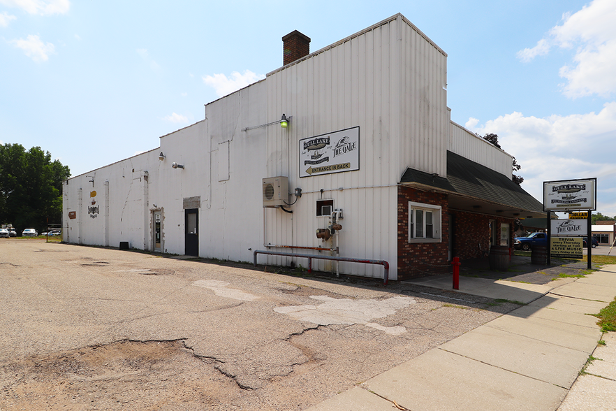 More Photos Of 92 E Michigan Ave, Galesburg Freestanding For Sale