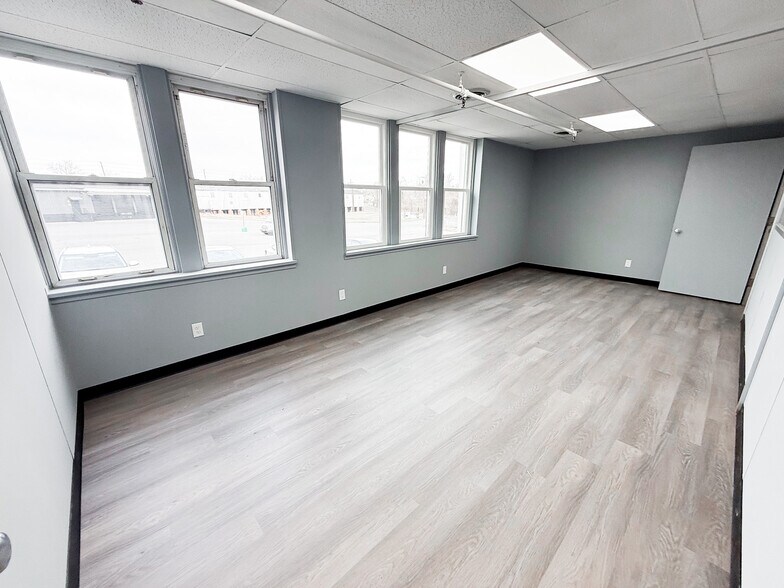 More Photos Of 801 Bridgeboro Rd, Beverly Office For Sale