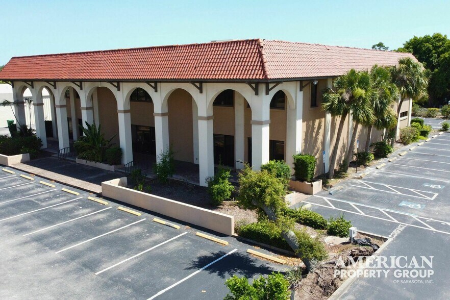 More Photos Of 2100 S Tamiami Trl, Venice Office For Lease