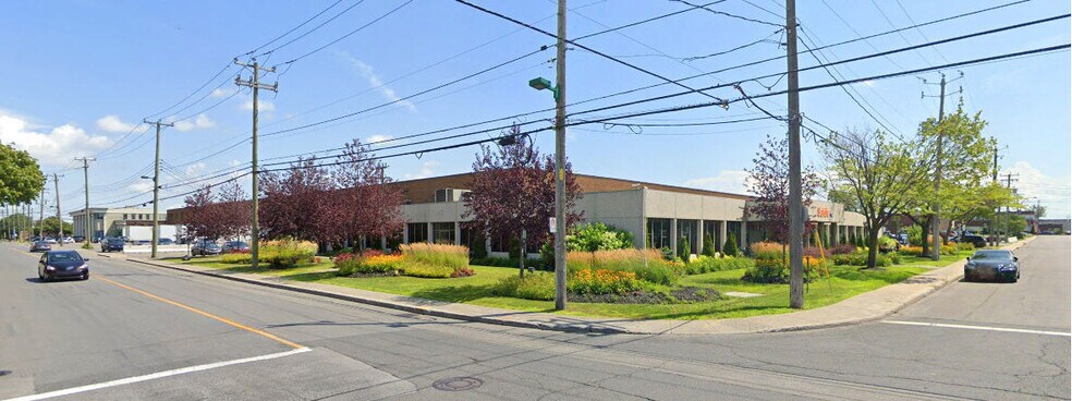 Primary Photo Of 5660 Av Royalmount, Mont-Royal Warehouse For Lease