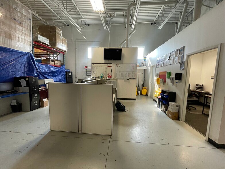 More Photos Of 1351-1355 W 800 N, Orem Showroom For Lease