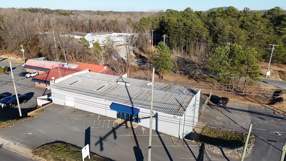 More Photos Of 2304 N Chester St, Gastonia Warehouse For Lease