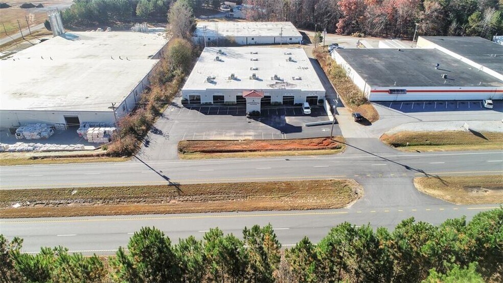 More Photos Of 2345 Sandifer Blvd, Westminster Showroom For Lease