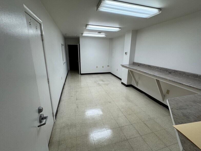 More Photos Of 16125 Business Pky, Hagerstown Service For Lease