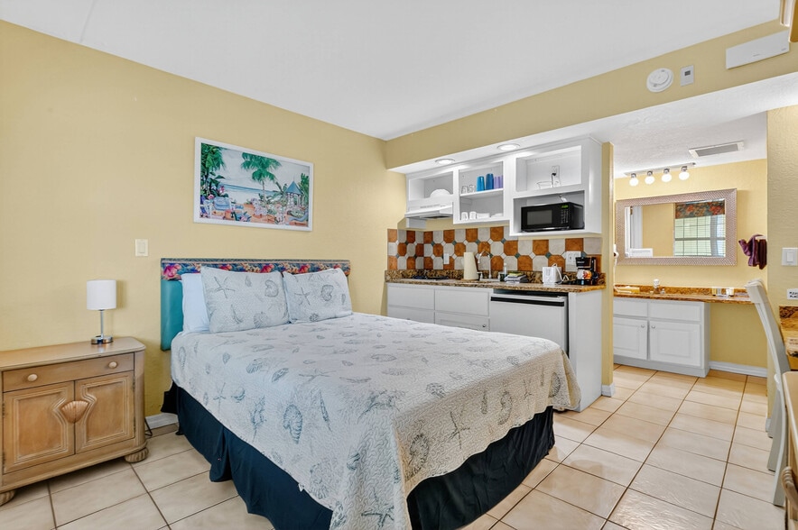 More Photos Of 1014 N Atlantic Ave, Daytona Beach Hotel For Sale