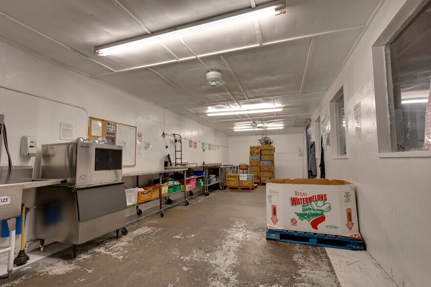 More Photos Of 826 Krill St, Corpus Christi Warehouse For Lease