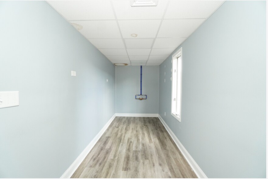 More Photos Of 1630 Midland Beaver Rd, Industry General Retail For Sale