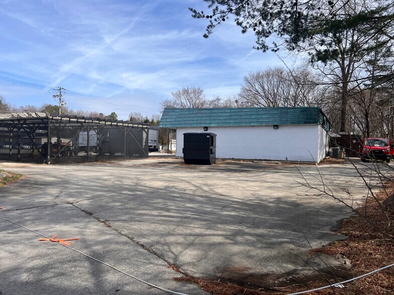 More Photos Of 3001 Pinecroft Rd, Greensboro General Retail For Sale