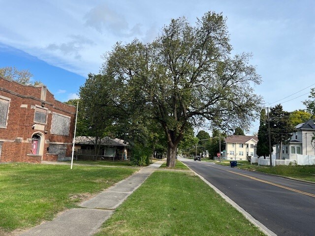 More Photos Of 574 S McAlister Ave, Waukegan Schools For Sale