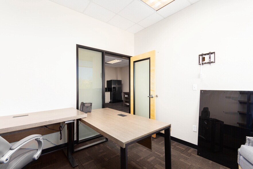 More Photos Of 1040 S Gilbert Rd, Gilbert Storefront Retail Office For Lease