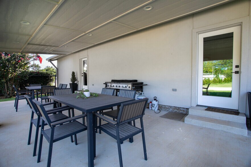 More Photos Of 15393 Highway 64 W, Tyler Warehouse For Lease