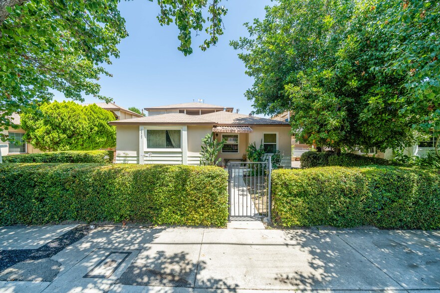 Primary Photo Of 12727 Oxnard St, North Hollywood Apartments For Sale