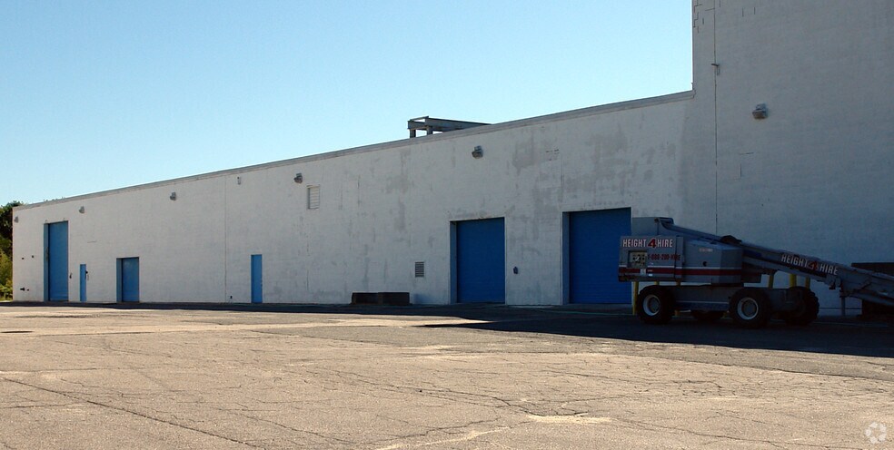 More Photos Of 100 Industrial Park Rd, Hingham Warehouse For Lease