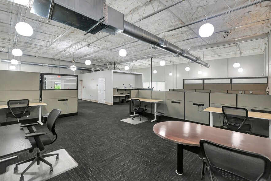 More Photos Of 450 94th Ave N, Saint Petersburg Freestanding For Lease
