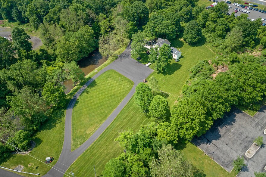 More Photos Of 97 Grayrock Rd, Clinton Township Office For Lease