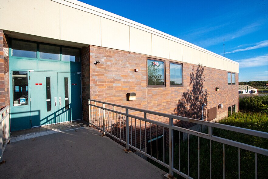 More Photos Of 802 E Central Entrance, Duluth Schools For Lease
