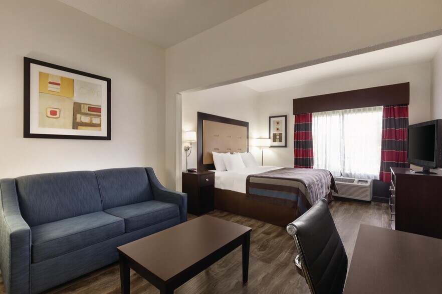 More Photos Of 2060 Eastern Blvd, Montgomery Hotel For Sale