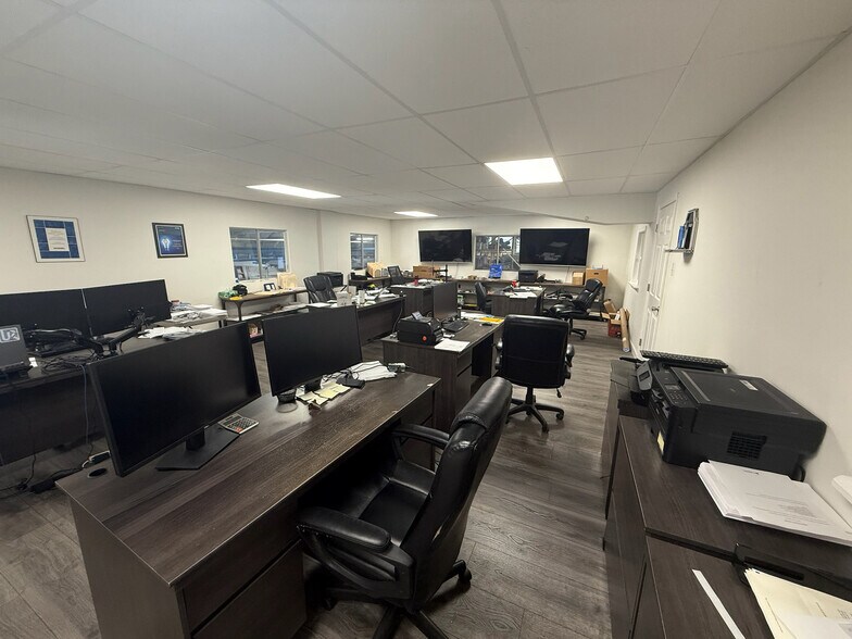 More Photos Of 11445 Warnen Rd, Maryland Heights Warehouse For Sale