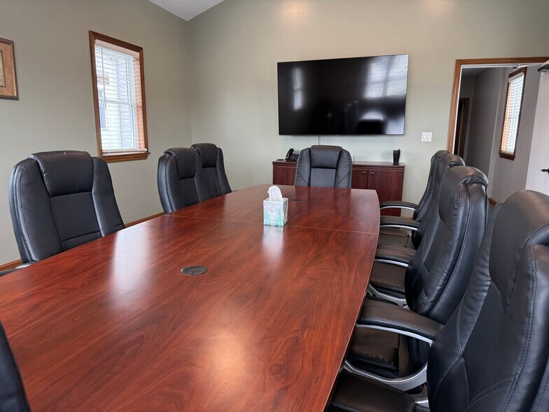 More Photos Of 624 E Main St, Lancaster Office For Lease