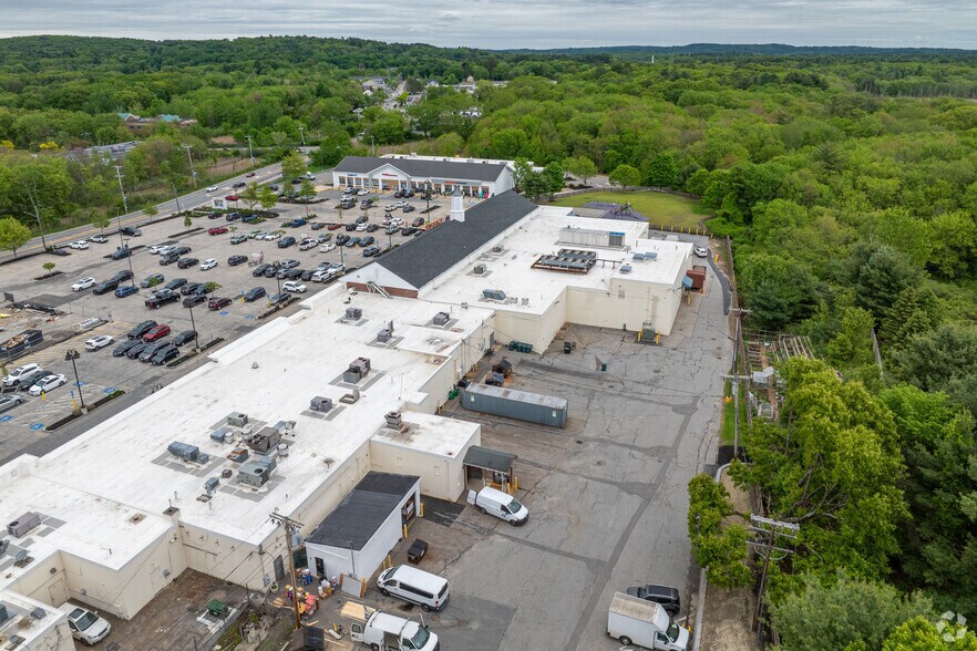 More Photos Of 509-513 Boston Post Rd, Sudbury Unknown For Lease