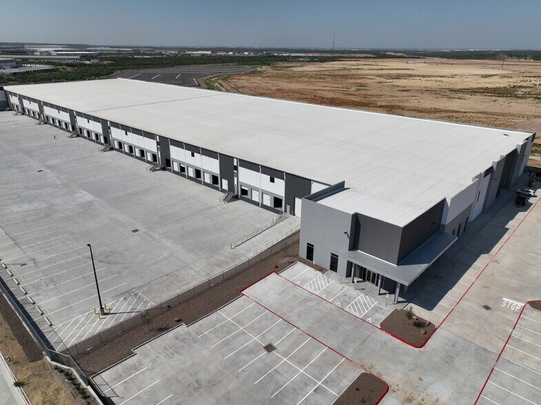 More Photos Of 1203 Reuthinger Pky, Laredo Distribution For Sale