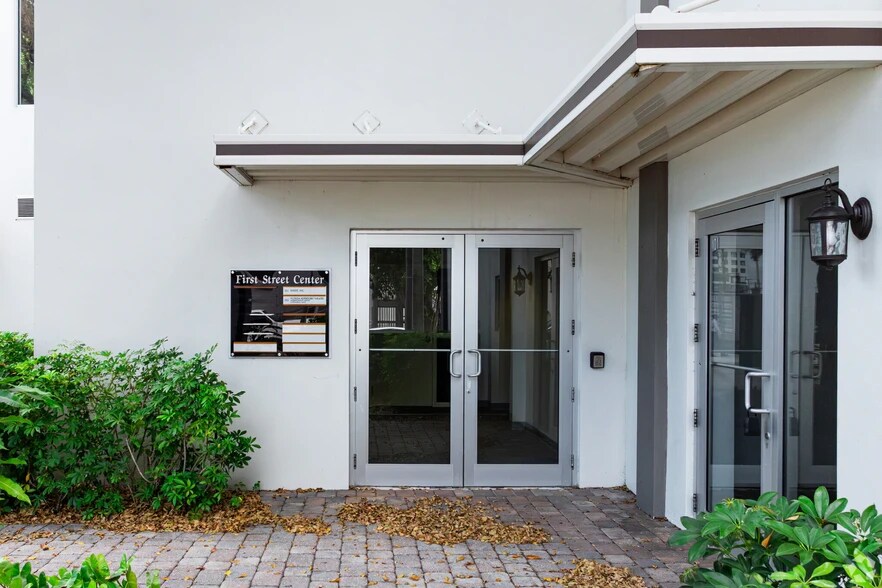 More Photos Of 2401 1st St, Fort Myers Loft Creative Space For Lease