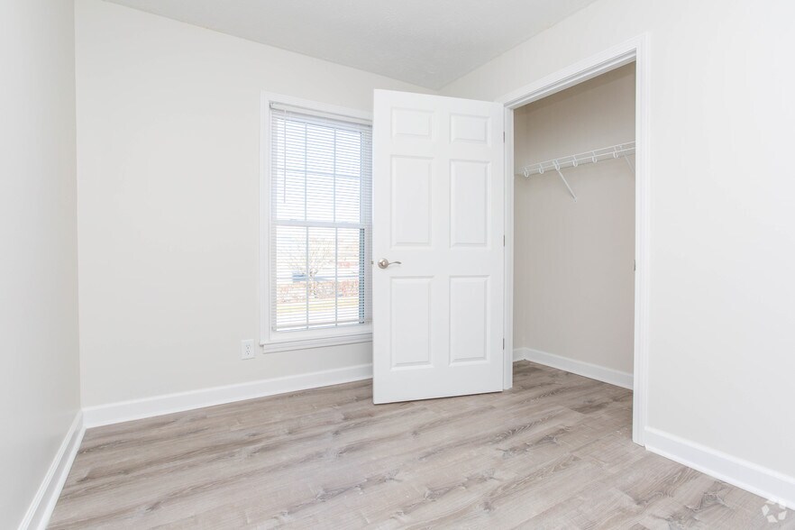 More Photos Of 2400 Woodhill Dr, Lexington Apartments For Sale