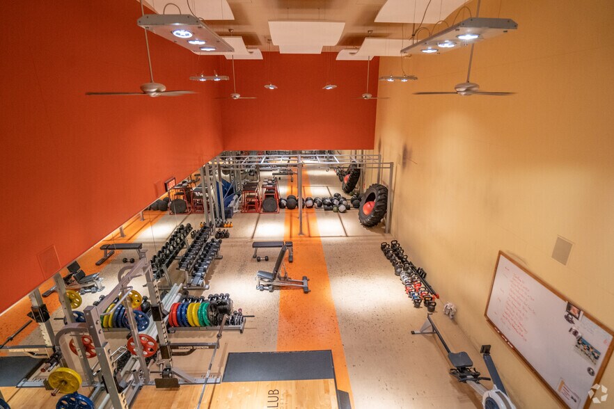 More Photos Of 301 Commerce St, Fort Worth Office For Lease