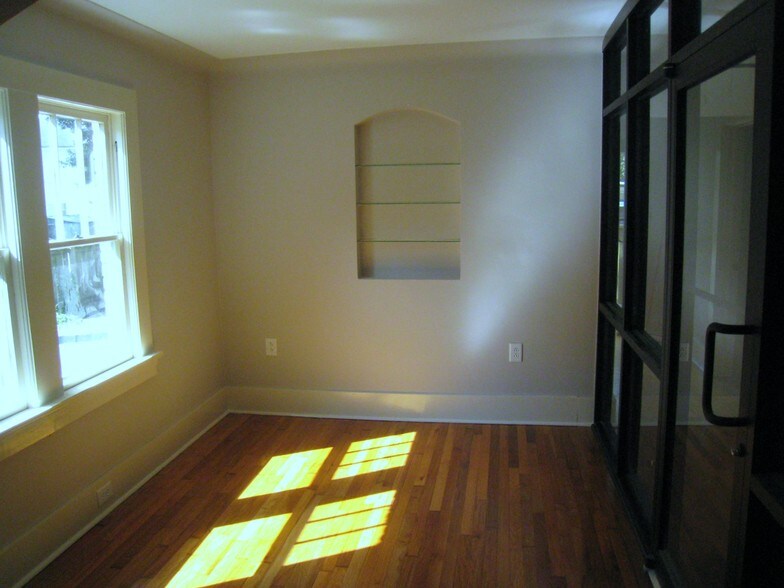 More Photos Of 58 Folly Road Blvd, Charleston Office Residential For Lease