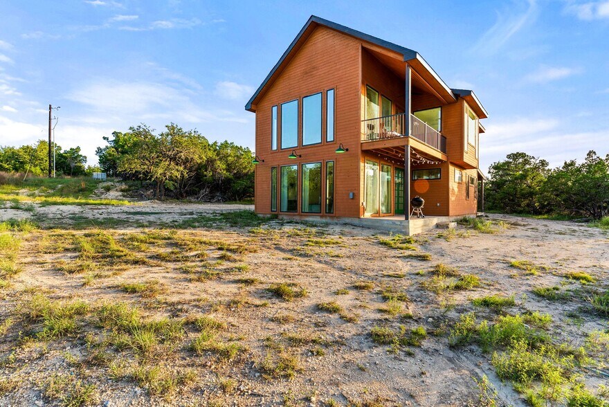 More Photos Of 5460 FM 2325, Wimberley Hotel For Sale