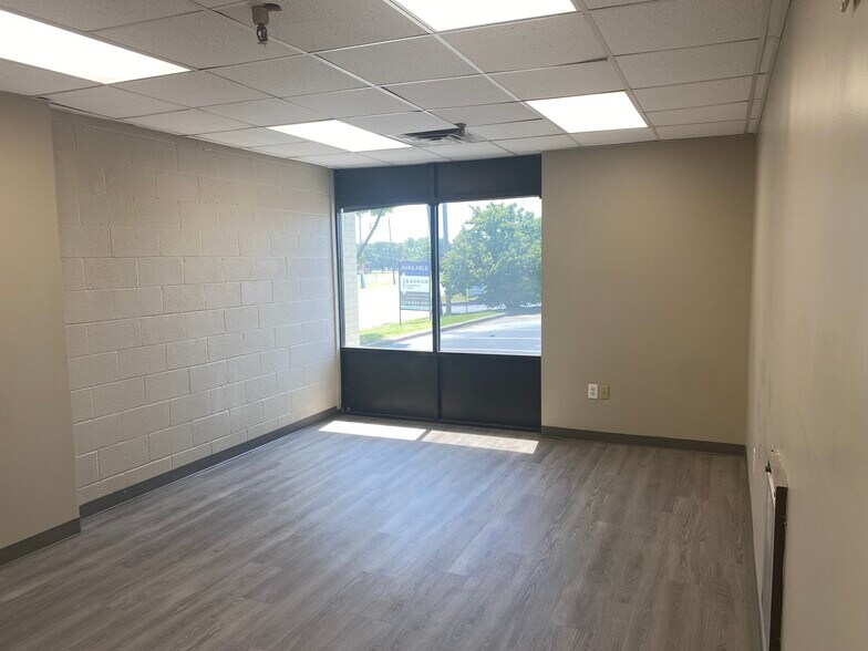 More Photos Of 455 Klutey Park Plaza Dr, Henderson Light Distribution For Sale