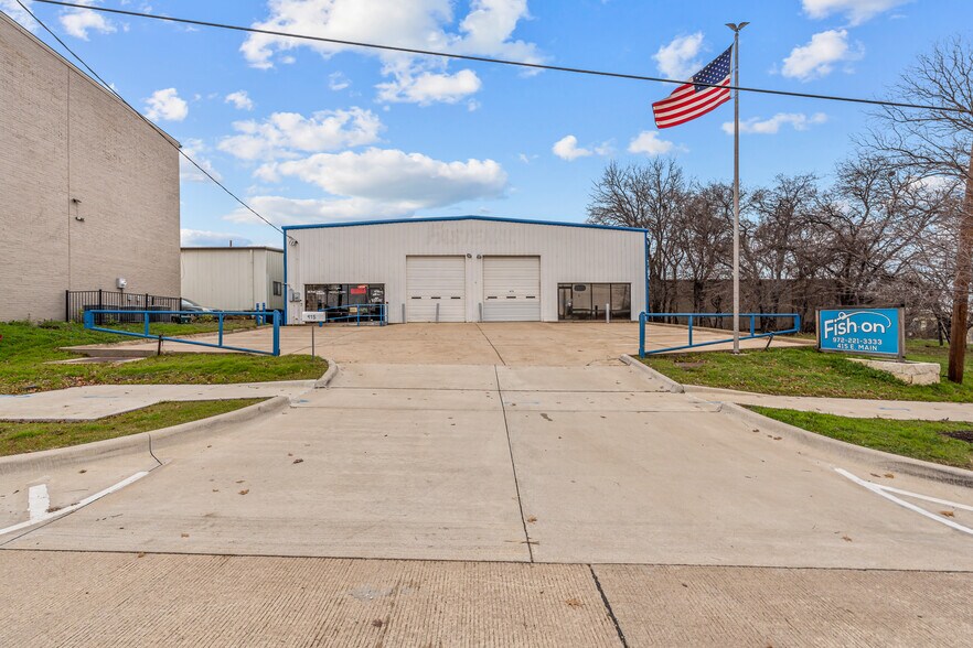 Primary Photo Of 415 E Main St, Lewisville Flex For Sale
